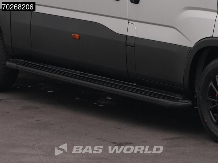 Vehicle Image 38