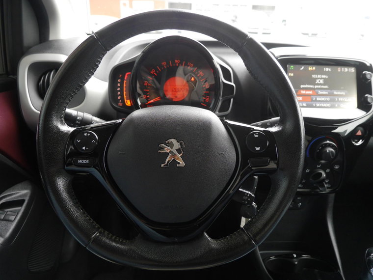 Vehicle Image 13
