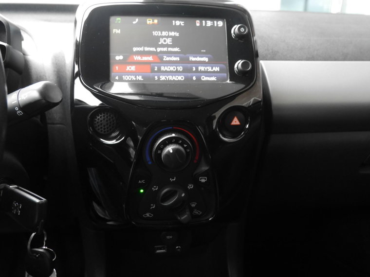 Vehicle Image 23