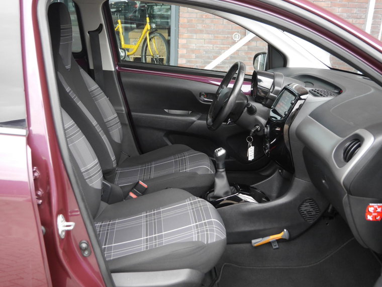 Vehicle Image 7