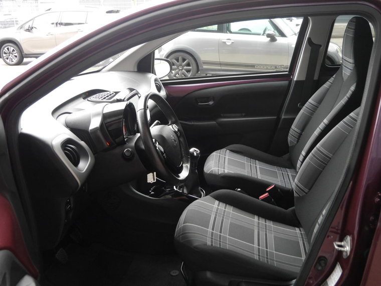 Vehicle Image 9