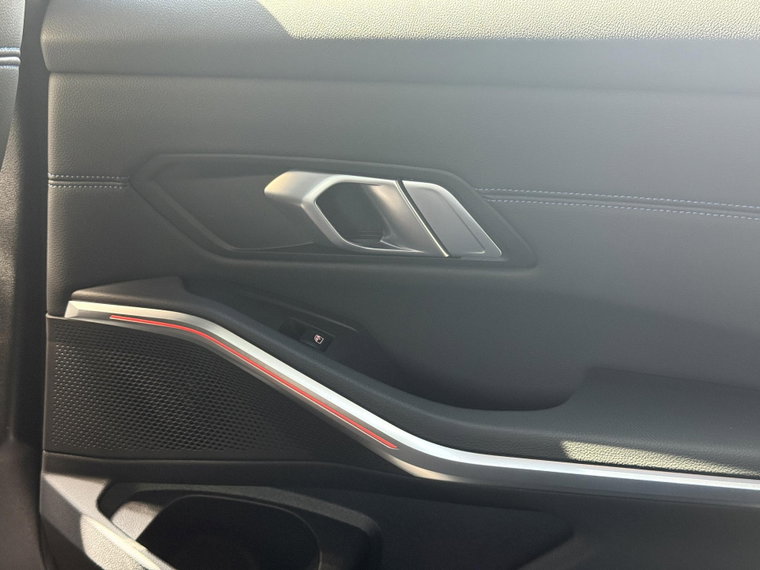 Vehicle Image 33