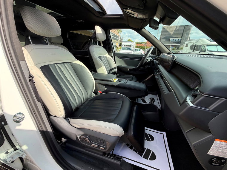 Vehicle Image 37