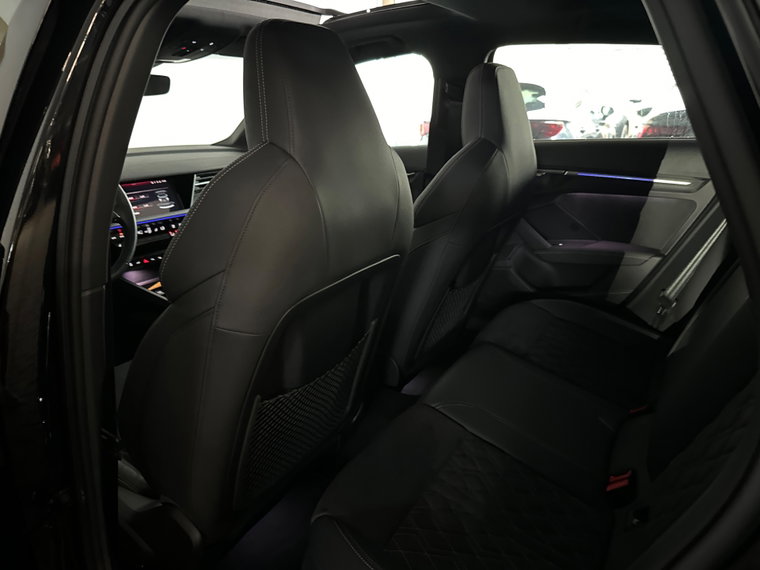 Vehicle Image 32