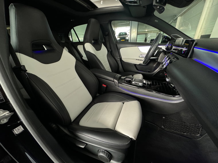 Vehicle Image 35