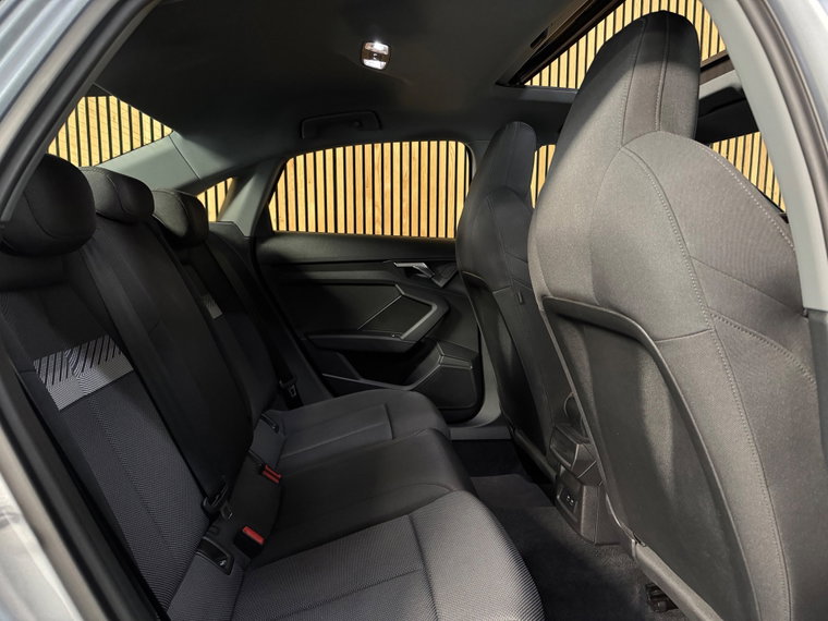 Vehicle Image 38
