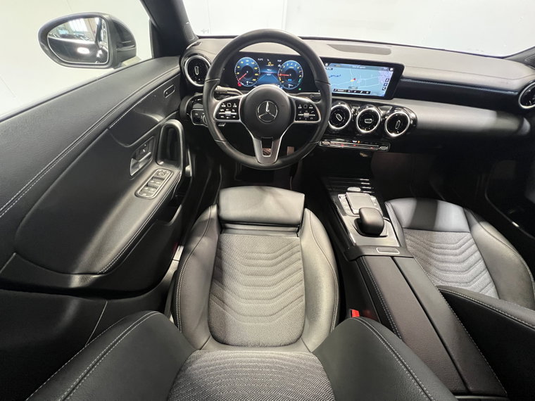Vehicle Image 32