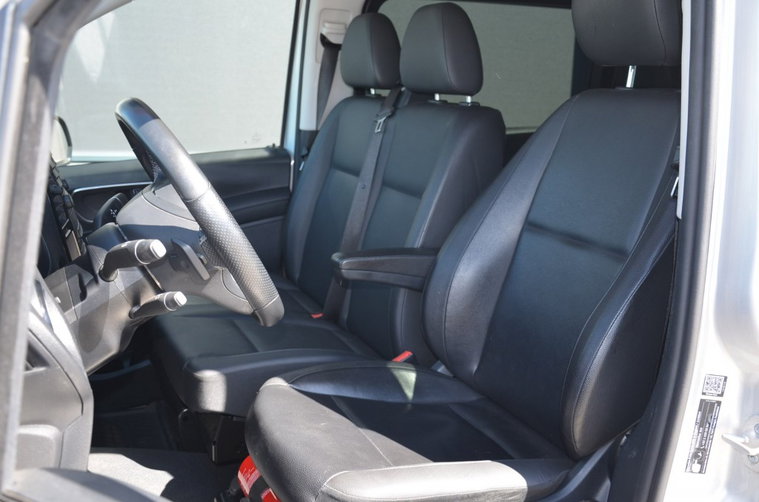 Vehicle Image 9