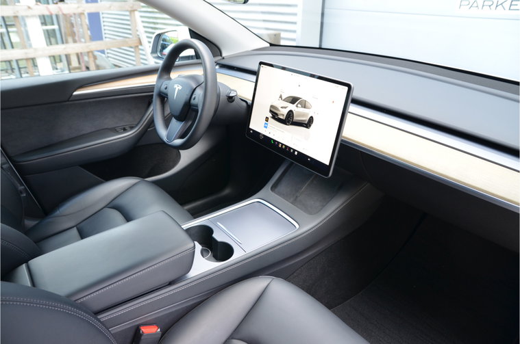 Vehicle Image 12
