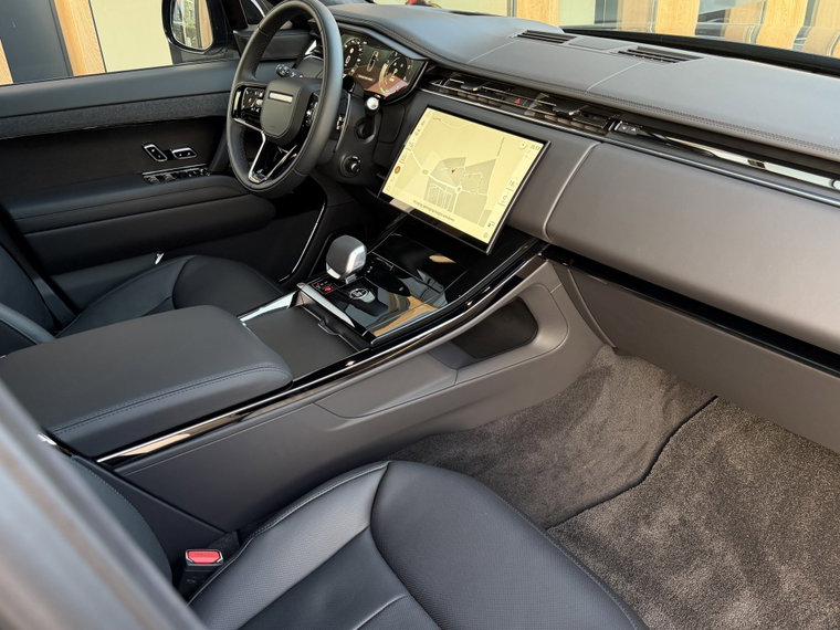 Vehicle Image 32