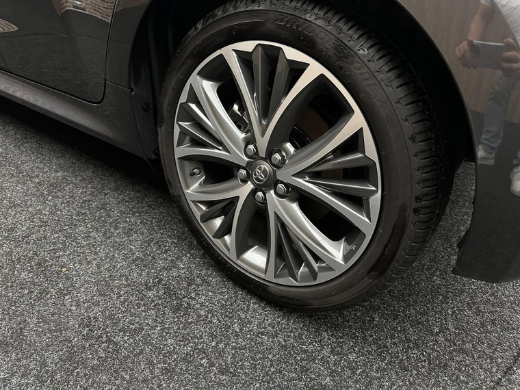 Vehicle Image 8