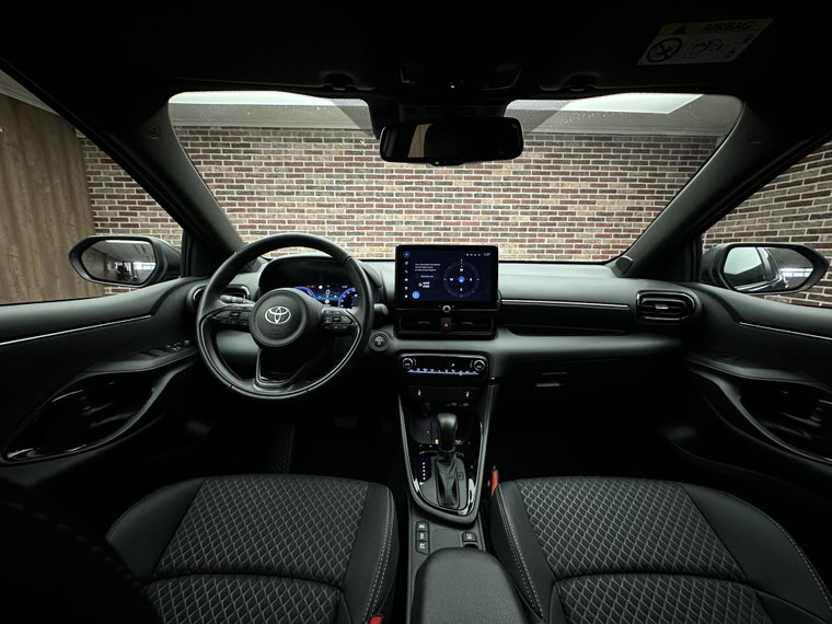 Vehicle Image 9