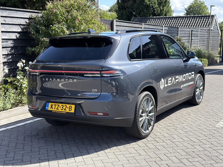 Vehicle Image 9