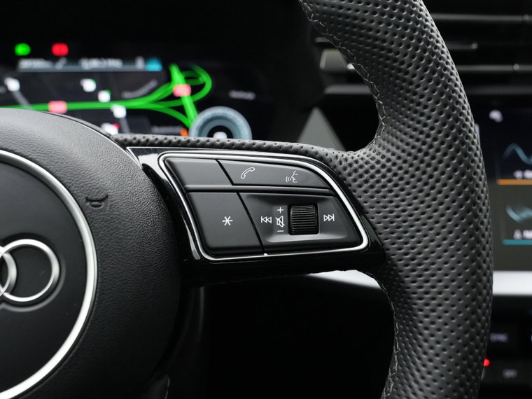 Vehicle Image 24