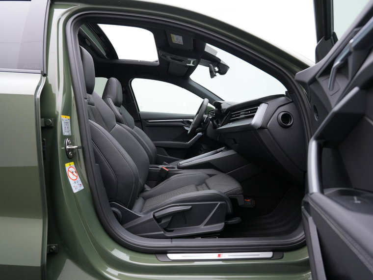 Vehicle Image 33