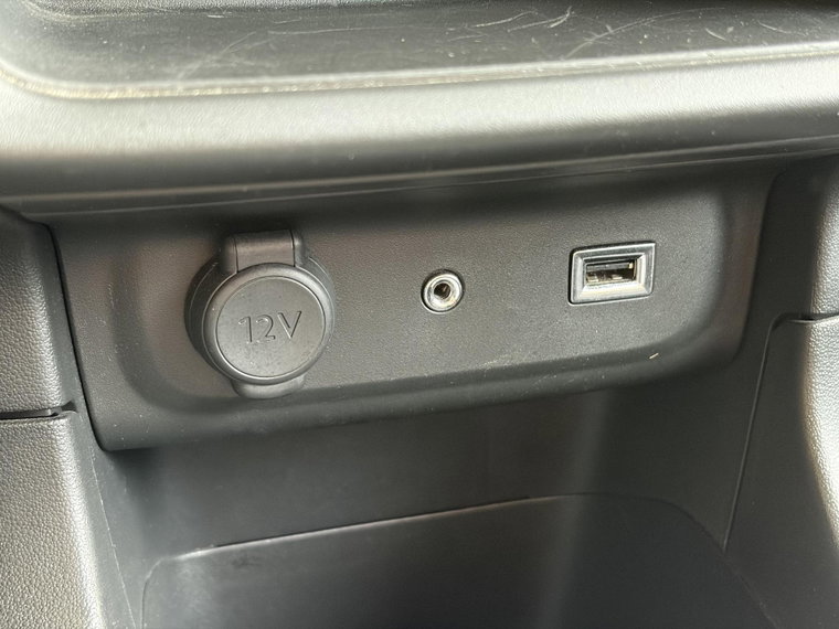 Vehicle Image 32