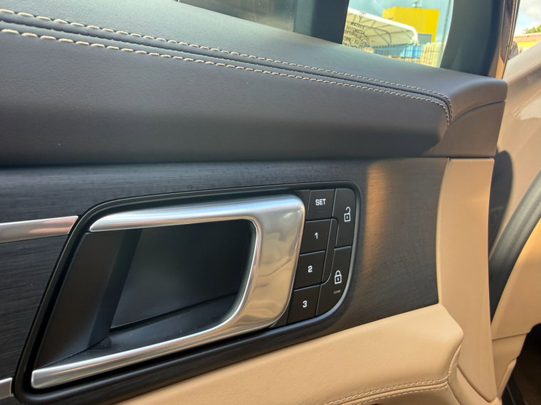 Vehicle Image 36