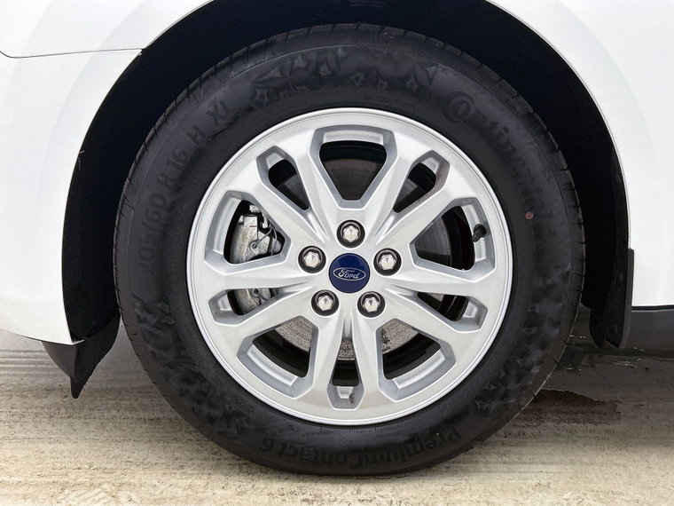 Vehicle Image 25