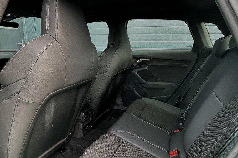 Vehicle Image 25