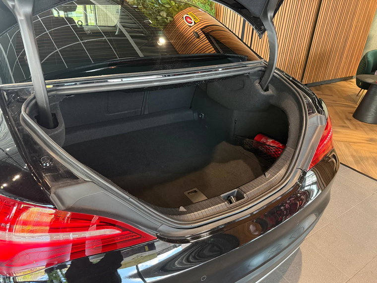 Vehicle Image 38