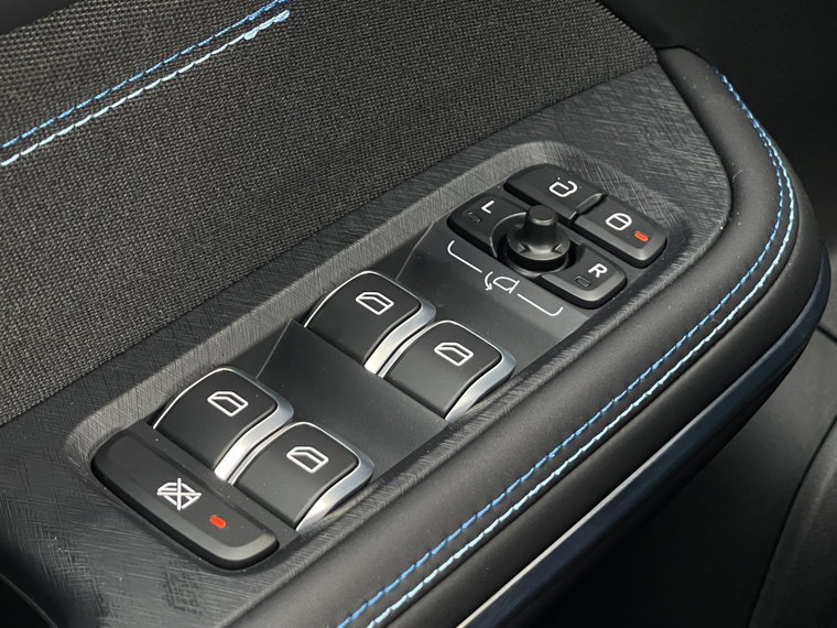 Vehicle Image 28