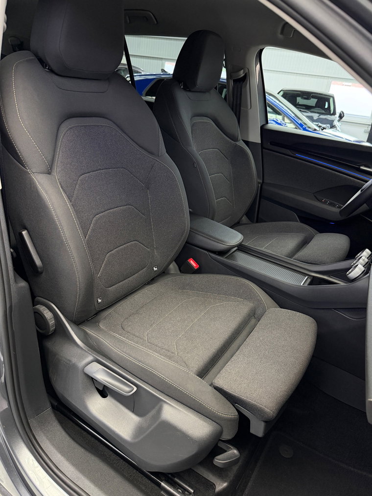 Vehicle Image 26