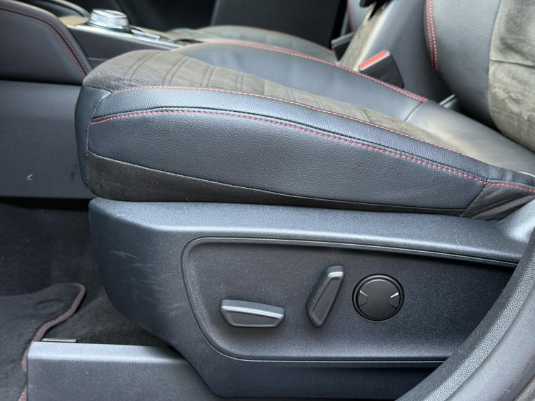 Vehicle Image 34