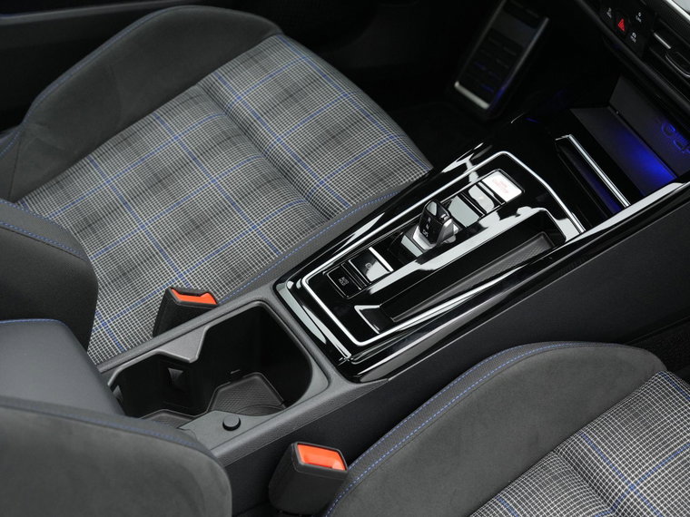 Vehicle Image 38
