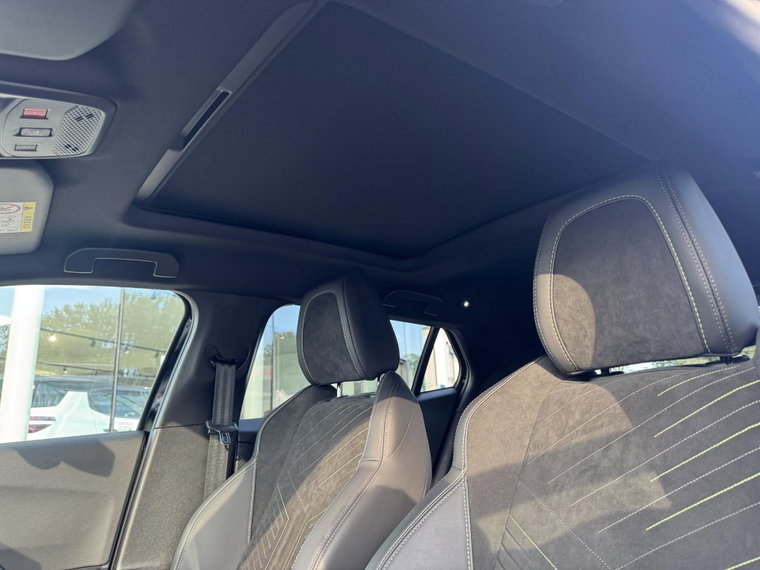 Vehicle Image 32