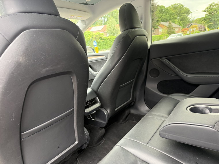 Vehicle Image 25