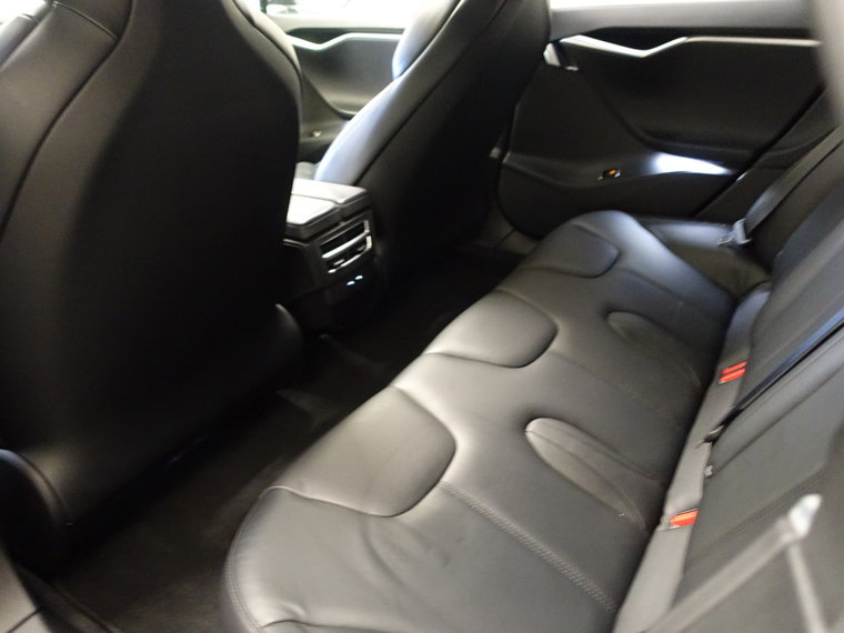 Vehicle Image 32