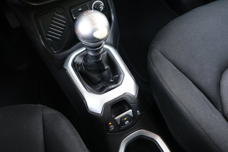 Vehicle Image 25