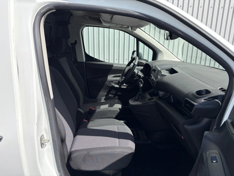 Vehicle Image 24
