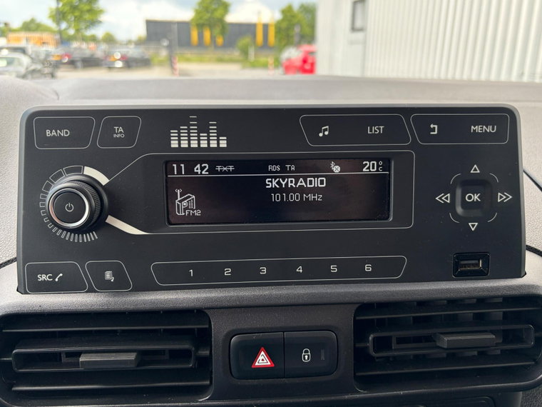 Vehicle Image 27