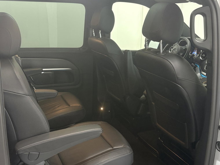 Vehicle Image 38
