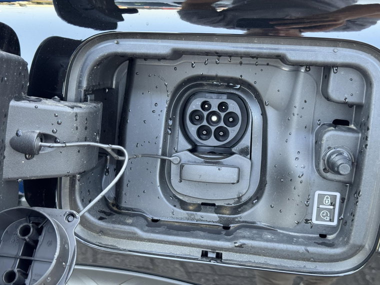 Vehicle Image 22
