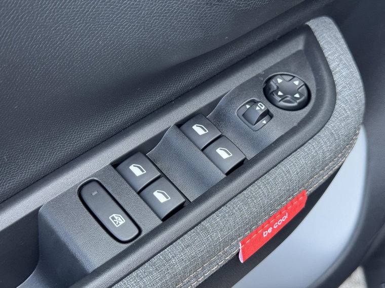 Vehicle Image 27