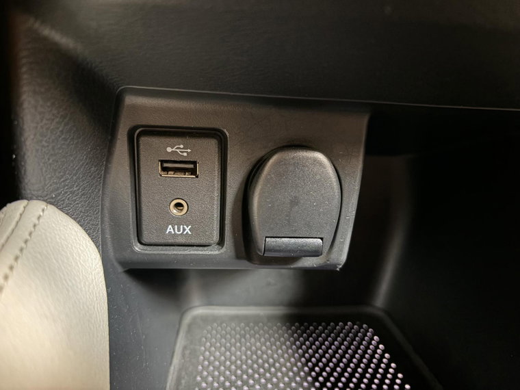 Vehicle Image 25