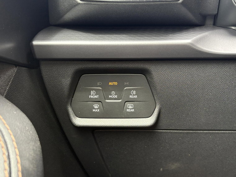 Vehicle Image 29