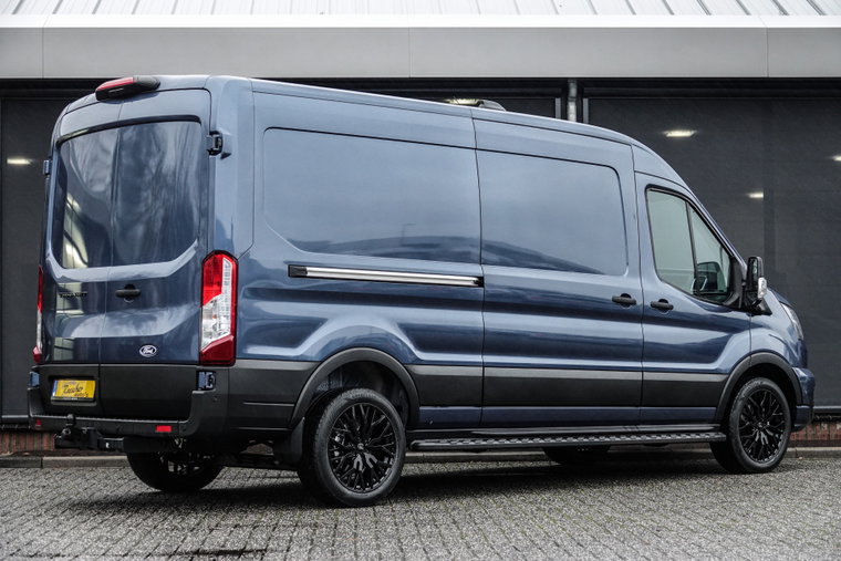 Vehicle Image 32