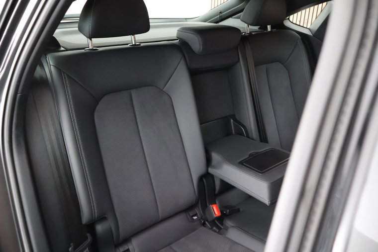 Vehicle Image 38