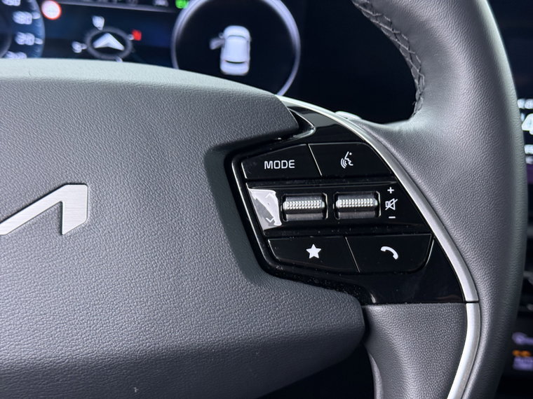 Vehicle Image 28
