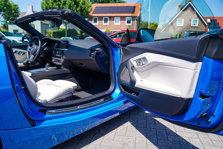 Vehicle Image 11