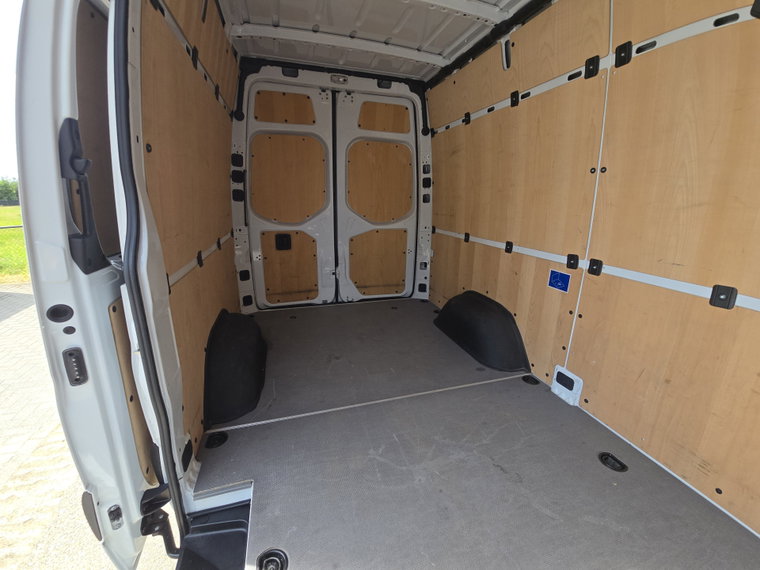 Vehicle Image 28