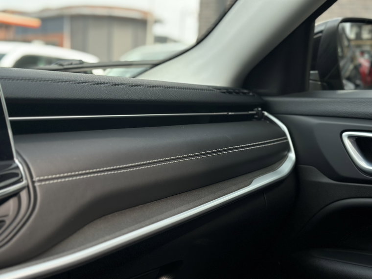Vehicle Image 38