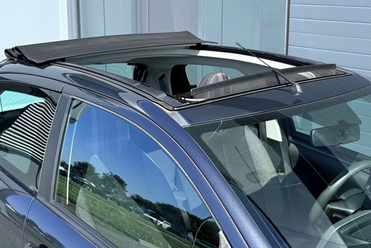 Vehicle Image 17