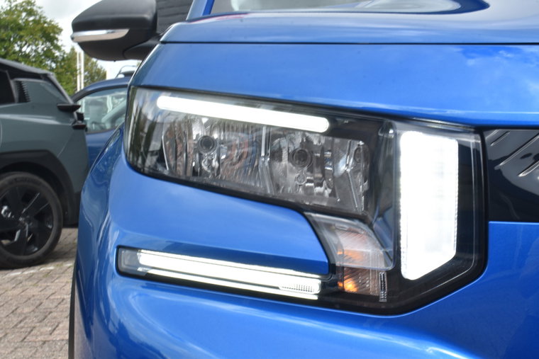 Vehicle Image 13