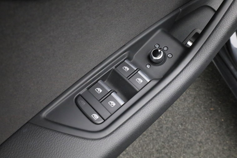 Vehicle Image 29