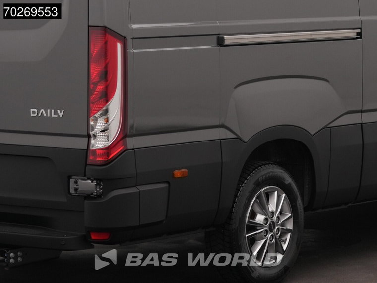 Vehicle Image 33