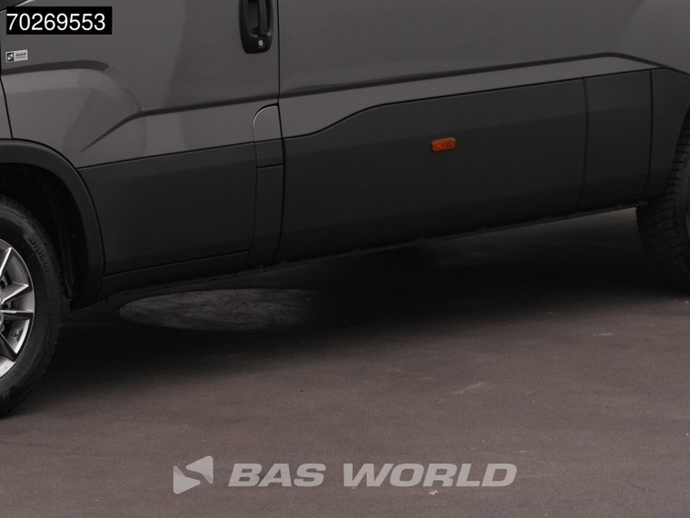 Vehicle Image 38